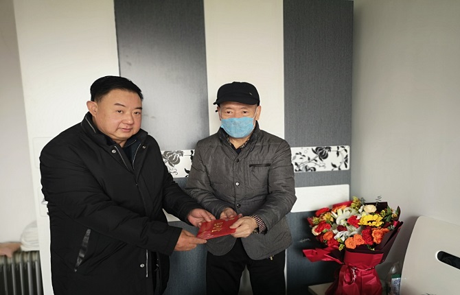 迎新春  送温暖  乐竞春节慰问离休老党员、老干部