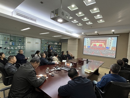 乐竞 各级干部职工收看党的二十大开幕会
